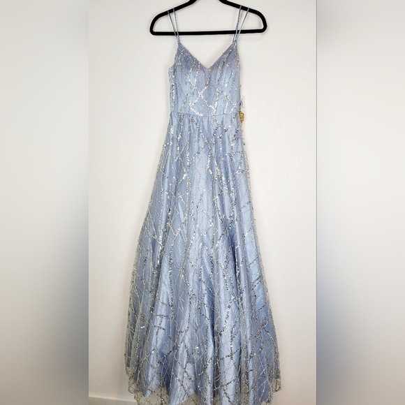 NWT TLC Say Yes Juniors Strappy Sequin-Embellished Gown in Silver/Blue Sz 1/2 - Picture 4 of 13